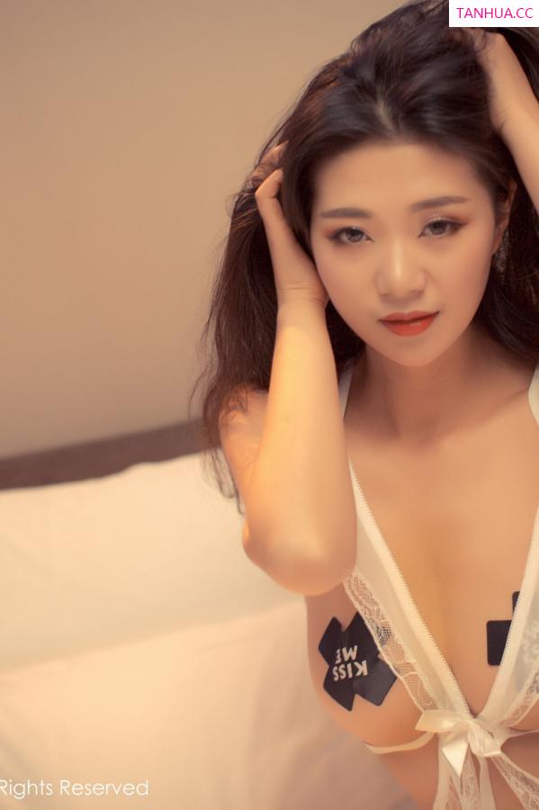宋七七 宋-KiKi 宋-Kiki的浓妆艳抹 黑丝吊袜情趣内衣第23张图片